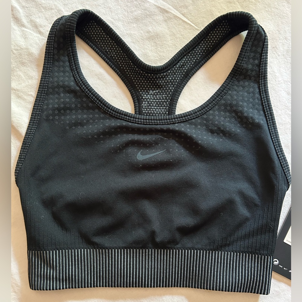 NWT Nike HyperCool Black and Gray Racerback Sports Bra Medium